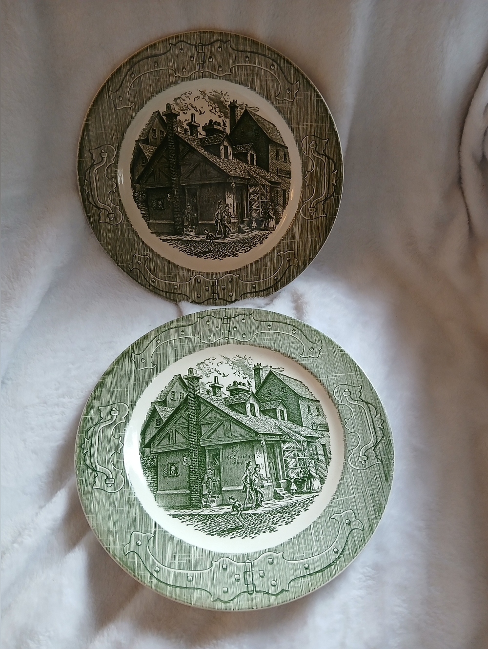 Vintage The Old Curiosity Shop Dinner Plates Set Of 2 Made In USA 10"